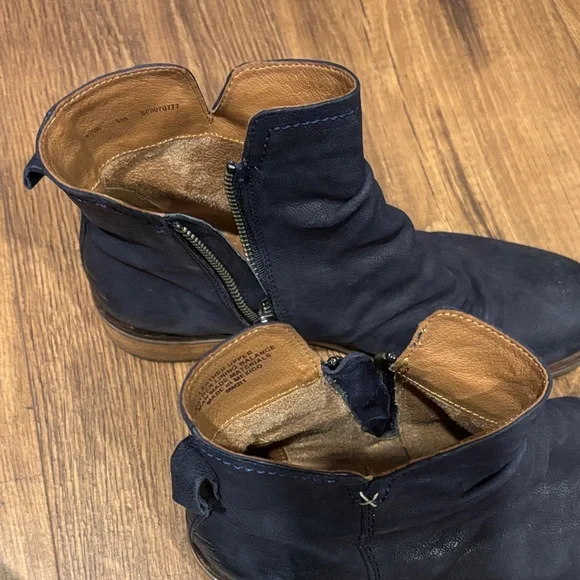 Sofft Women's Navy Ankle Boots - Picture 4 of 4